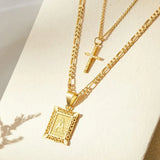 Conjunto de Collares de Oro con Inicial y Cruz