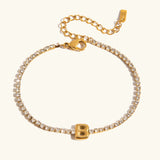 Pulsera Elegante de Oro con Letra en Burbuja