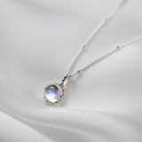 Collar con piedra de luna llena