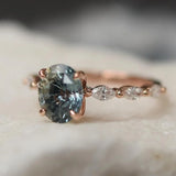 Anillo vintage de oro rosa con zafiro