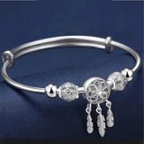 Pulsera ajustable con colgantes de tres hojas en plata