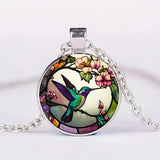 Collar con Colgante en Forma de Colibrí con Cúpula de Cristal