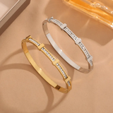 Pulsera abierta geométrica sencilla con dos capas de circonita