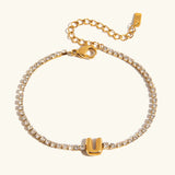 Pulsera Elegante de Oro con Letra en Burbuja