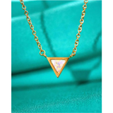 Collar con piedra lunar - Medallón triangular