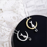 Elegante collar con luna creciente y gato