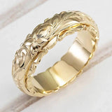 Anillo de oro con flor inspirado en la antigüedad