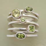 Anillo vintage de vidrio verde con capas de plata