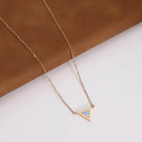 Collar con piedra lunar - Medallón triangular