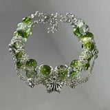 Pulsera vintage con mariposa plateada y cuentas verdes
