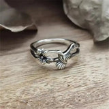 Anillo vintage de plata con flor y colibrí
