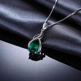 Collar Leônia con piedra esmeralda
